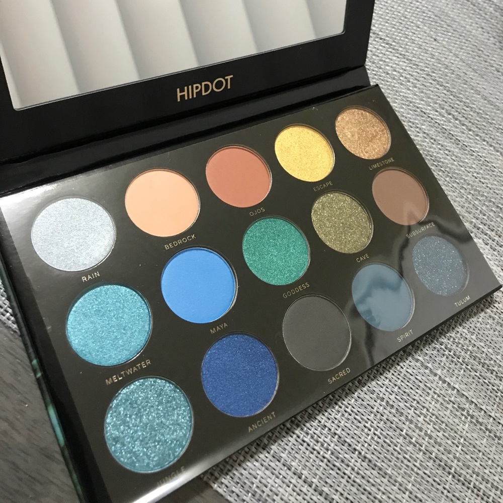 Hipdot Cenote pressed eyeshadow palette
